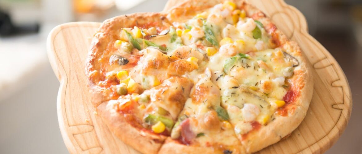 Toaster oven that fits a pizza